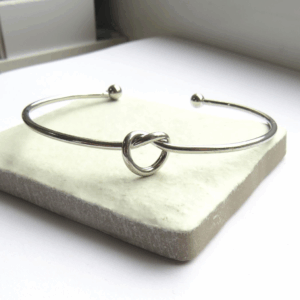Elegant Silver Knot Bangle: Perfect Gift for Bridesmaids & Special Occasions