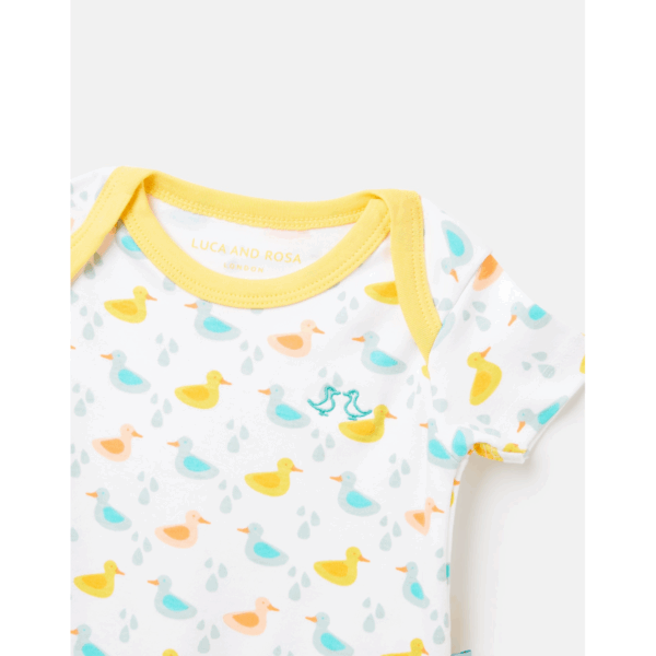 Luxurious Little Ducks 6-Piece Baby Set: Organic Cotton Comfort & Style - Image 4